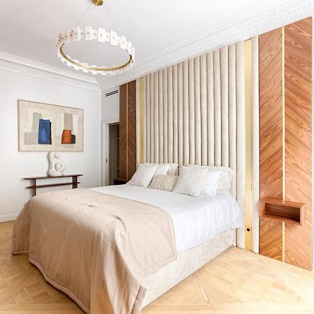 Elegant Luxury Apartment For 6 On Champs-Elysees Paris Exteriör bild