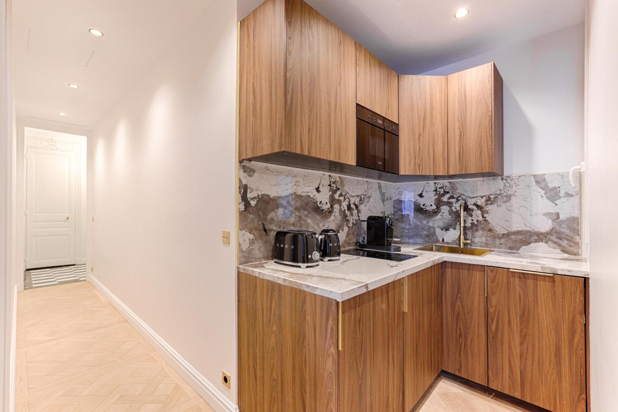Elegant Luxury Apartment For 6 On Champs-Elysees Paris Exteriör bild
